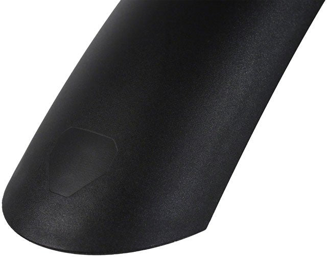 Black Ortlieb Quick-Rack mudguard edge – A close-up view of a black matte plastic mudguard showing its rounded tip and subtle embossed hexagonal contour against a clean white background.