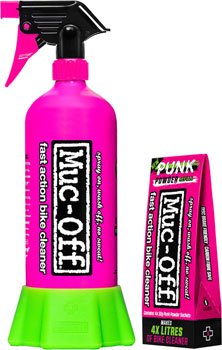Muc-Off Punk Powder bottle bundle – Bright pink Muc-Off spray bottle with a green silicone base stand sits beside a triangular refill box of Punk Powder bike cleaner.