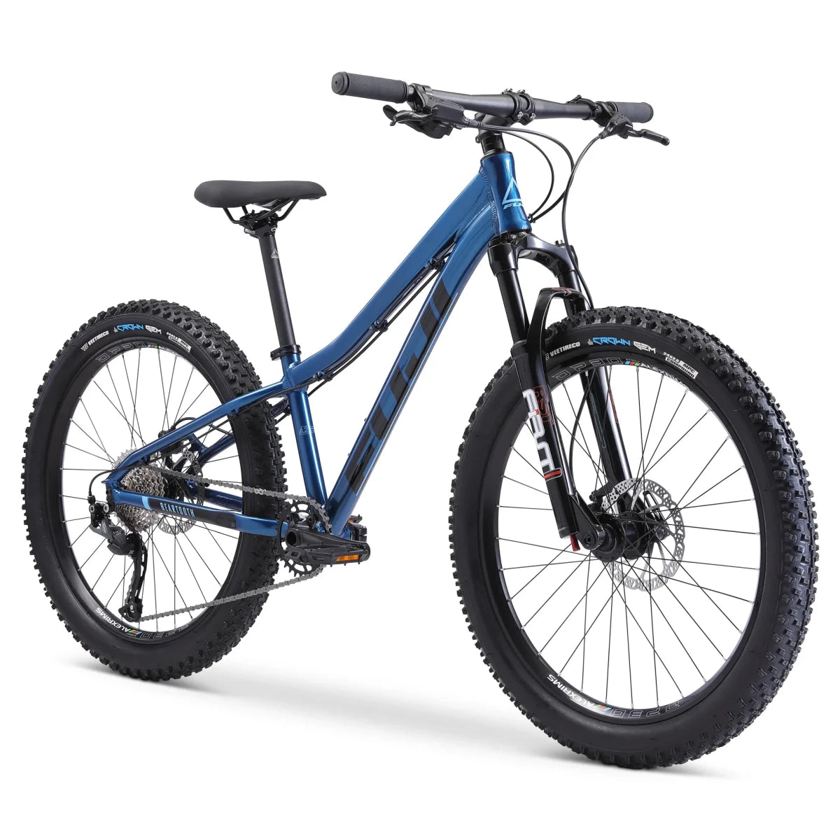 Fuji Beartooth youth hardtail mountain bike – A metallic blue youth hardtail mountain bike with wide knobby tires, front suspension fork, disc brakes, and black components, shown against a plain white background.
