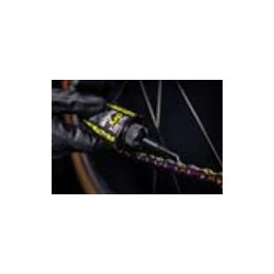 Muc-Off Bio Dry Bike Chain oil - 120ml, Drip (Lubricants) – studio photo