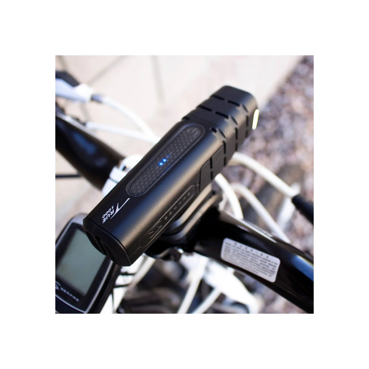 Serfas TSL-600M True 600 MTB Headlight (Bicycle Lights) – showcase image