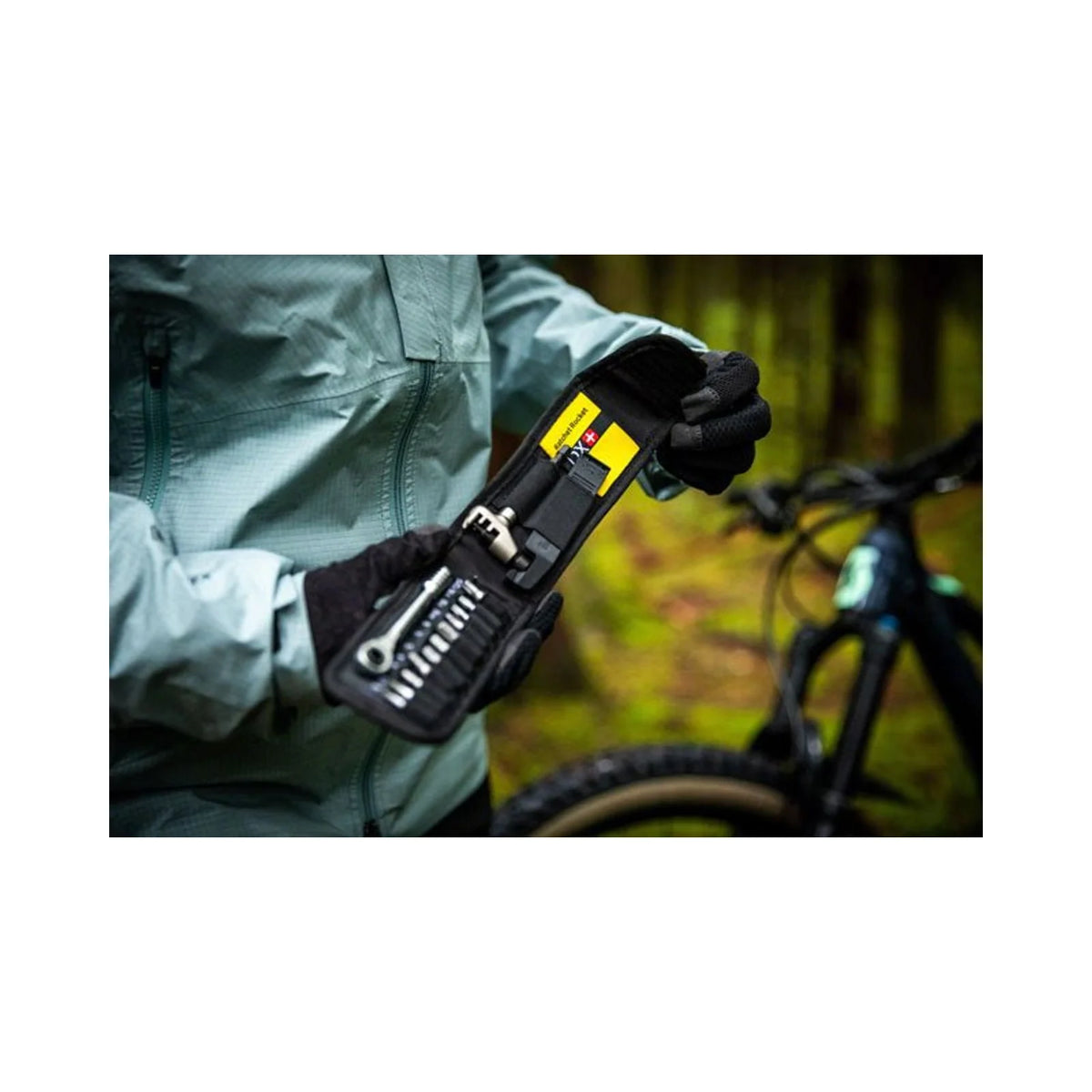 Topeak Ratchet Rocket Lite DX+ (Bike Multi-Tool) – front profile