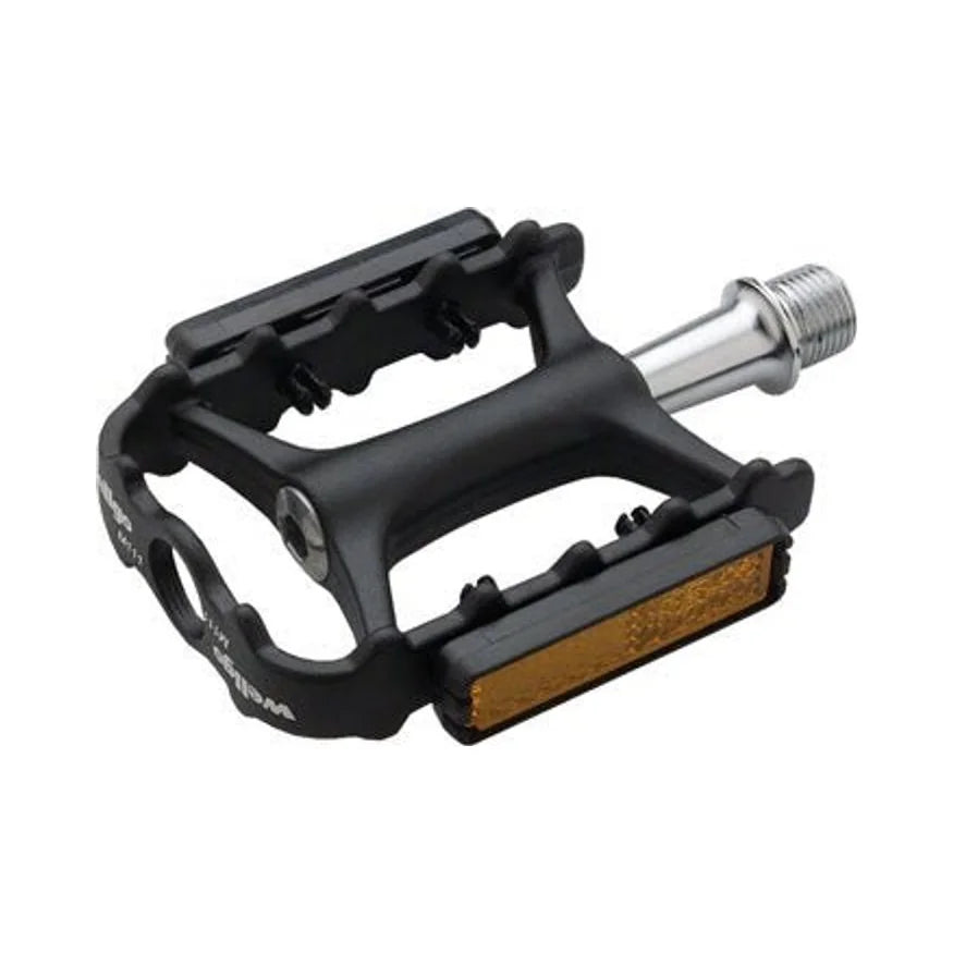 Wellgo M111 Pedals - Platform, Aluminum, 9/16", Black (Bicycle Pedals) – studio product photo