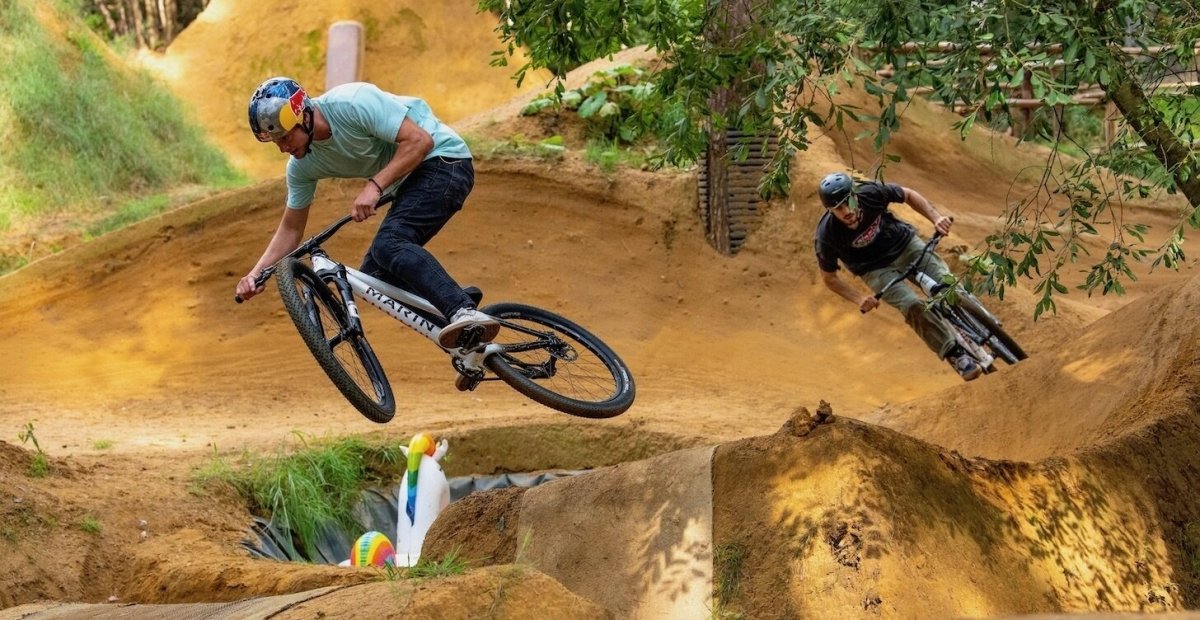 Dirt jump best sale bike center